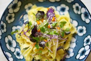 Tagliatelle s limun-maslac umakom i mikrozelenjem